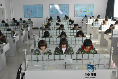 手工會(huì)計(jì)實(shí)訓(xùn)室(圖6) 財(cái)會(huì)專(zhuān)業(yè)模擬實(shí)驗(yàn)室設(shè)備(三人/座)