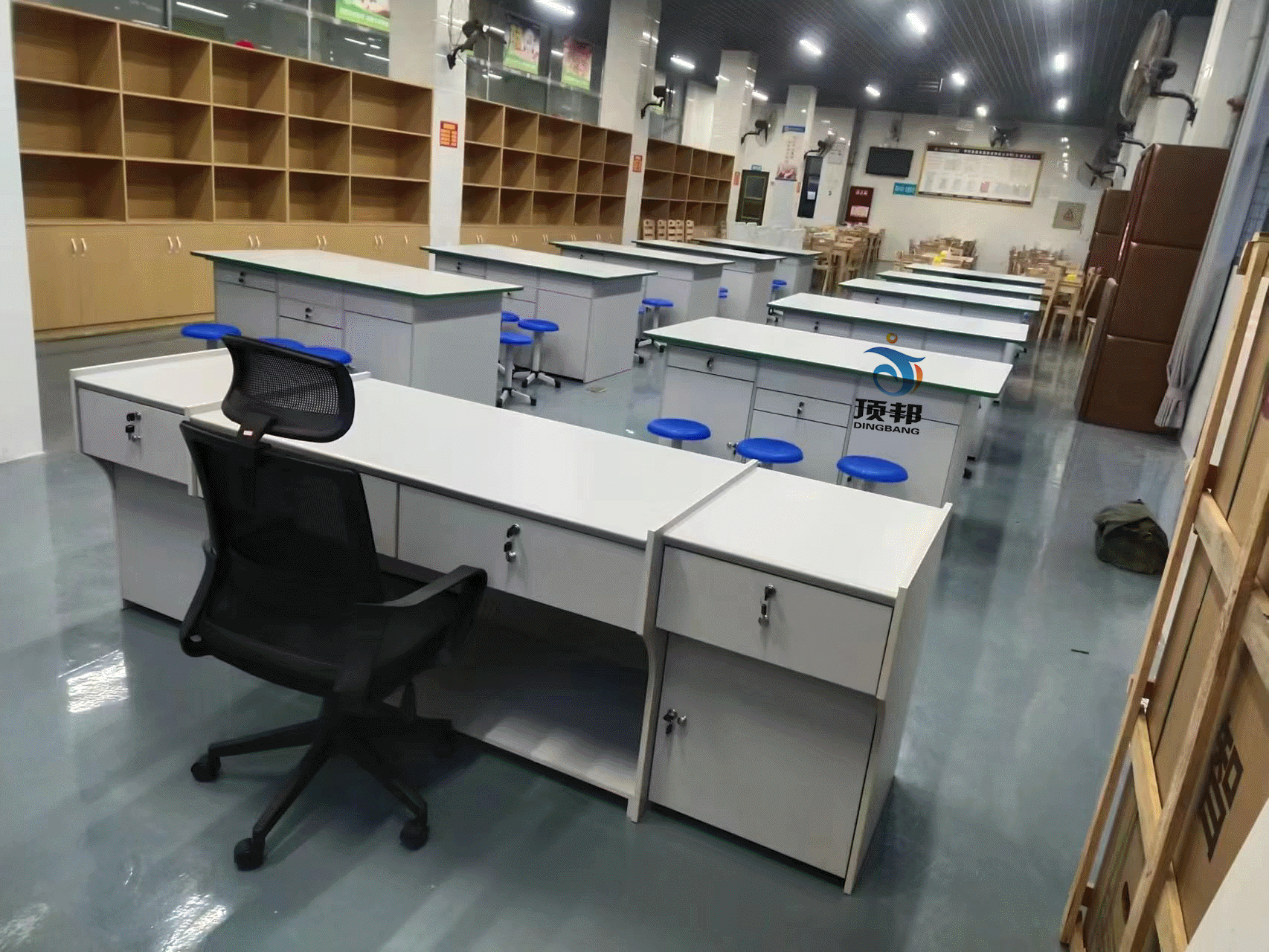 小學勞技實驗室設(shè)備