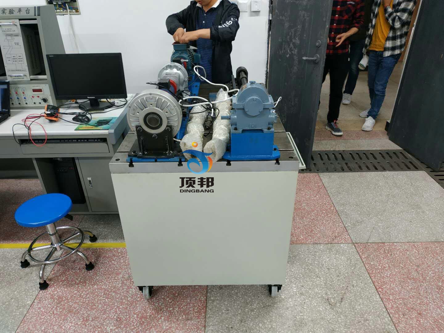 機(jī)械傳動方案創(chuàng)意組合及參數(shù)分析實驗臺(圖2) 機(jī)械傳動方案創(chuàng)意組合及參數(shù)分析實驗臺