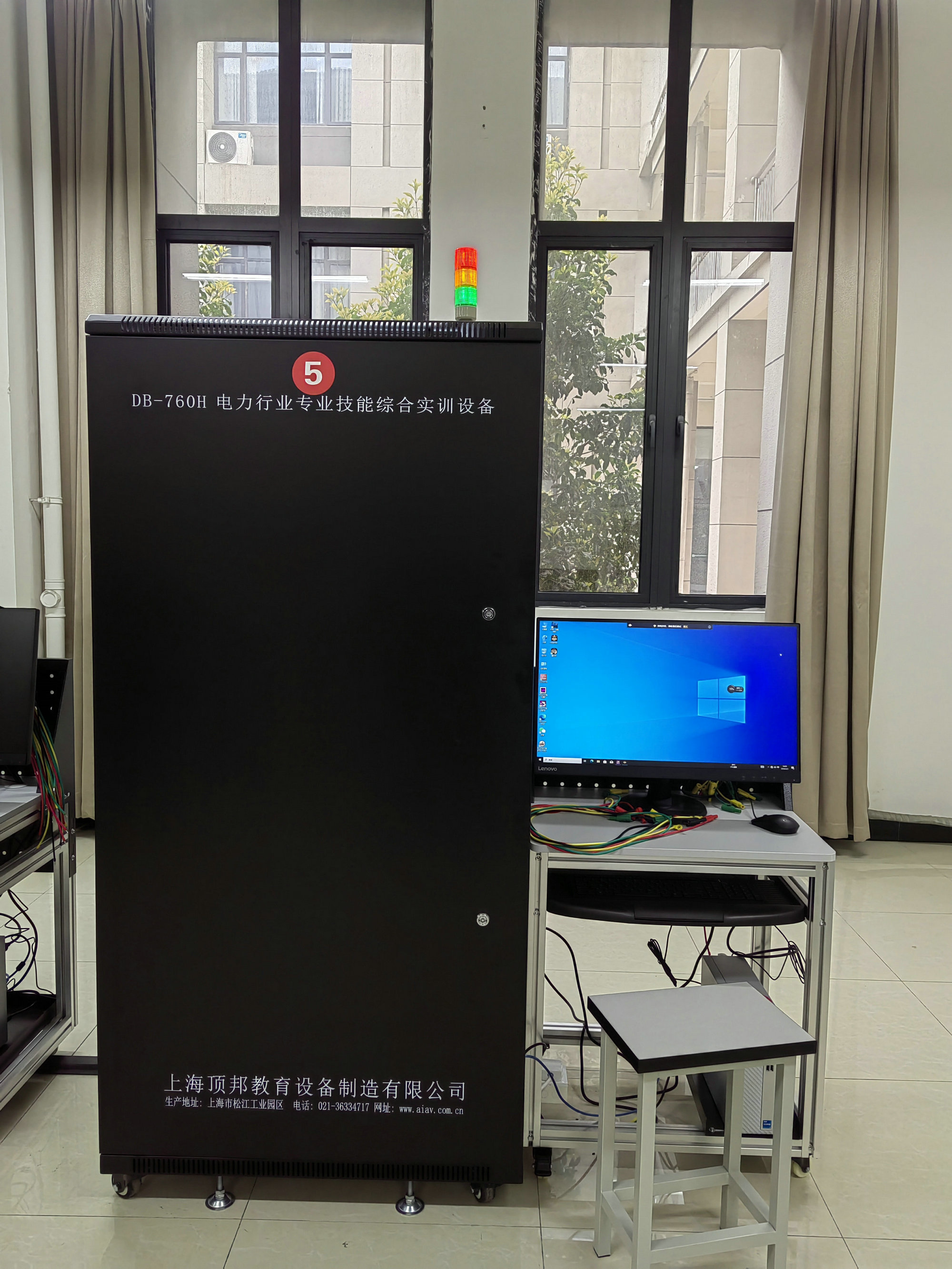 電工實訓(xùn)考核裝置(圖1) 電工實訓(xùn)考核裝置